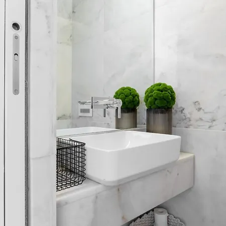 Apartment Joivy Elegant 1-br In Perfect Centre Lisbon